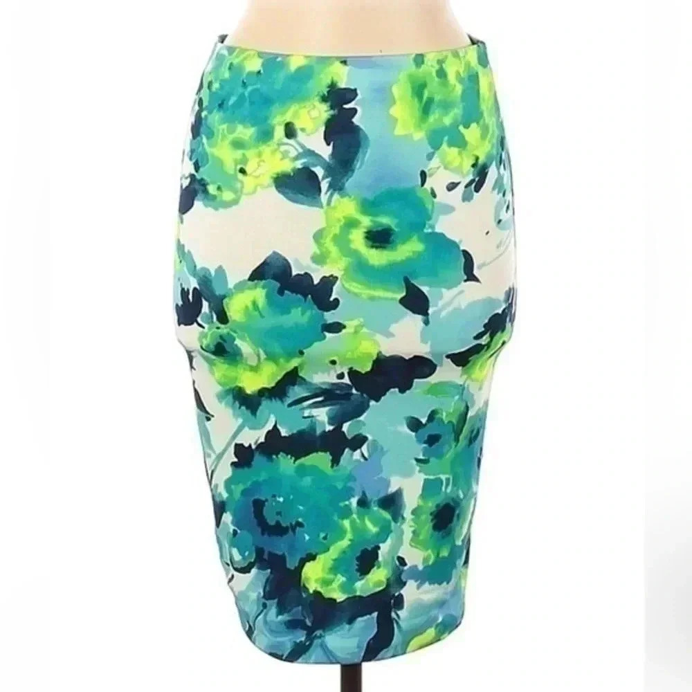 Red Saks Fifth Avenue | Watercolor Floral Pencil Skirt Size Medium M